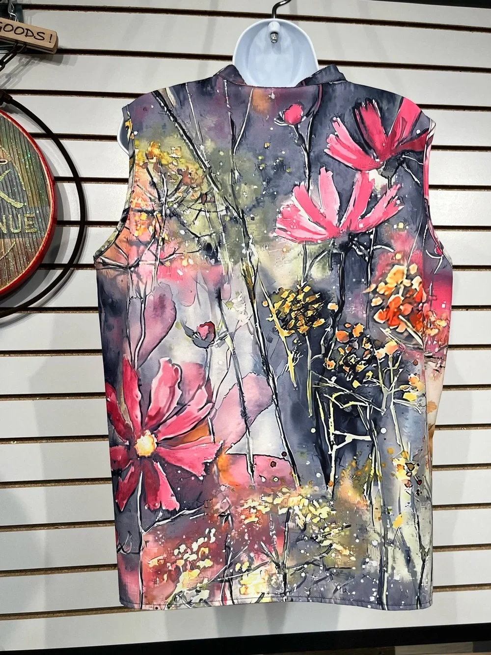 Sleeveless button-down blouse size XL - Picture 5 of 7